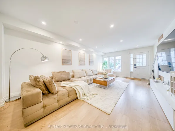 12 Quattro Ave, Richmond Hill, ON L4E 0S5