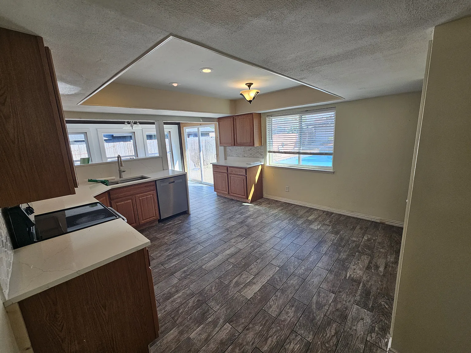 4 bed, 2125 sqft, $3,000 — Photo 2