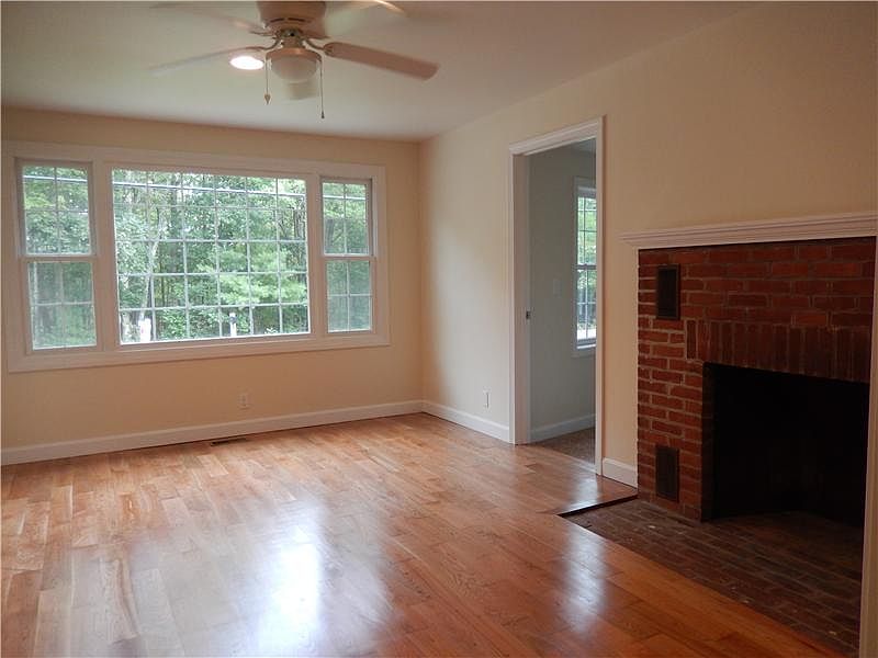 Formal Living Room w/Fireplace