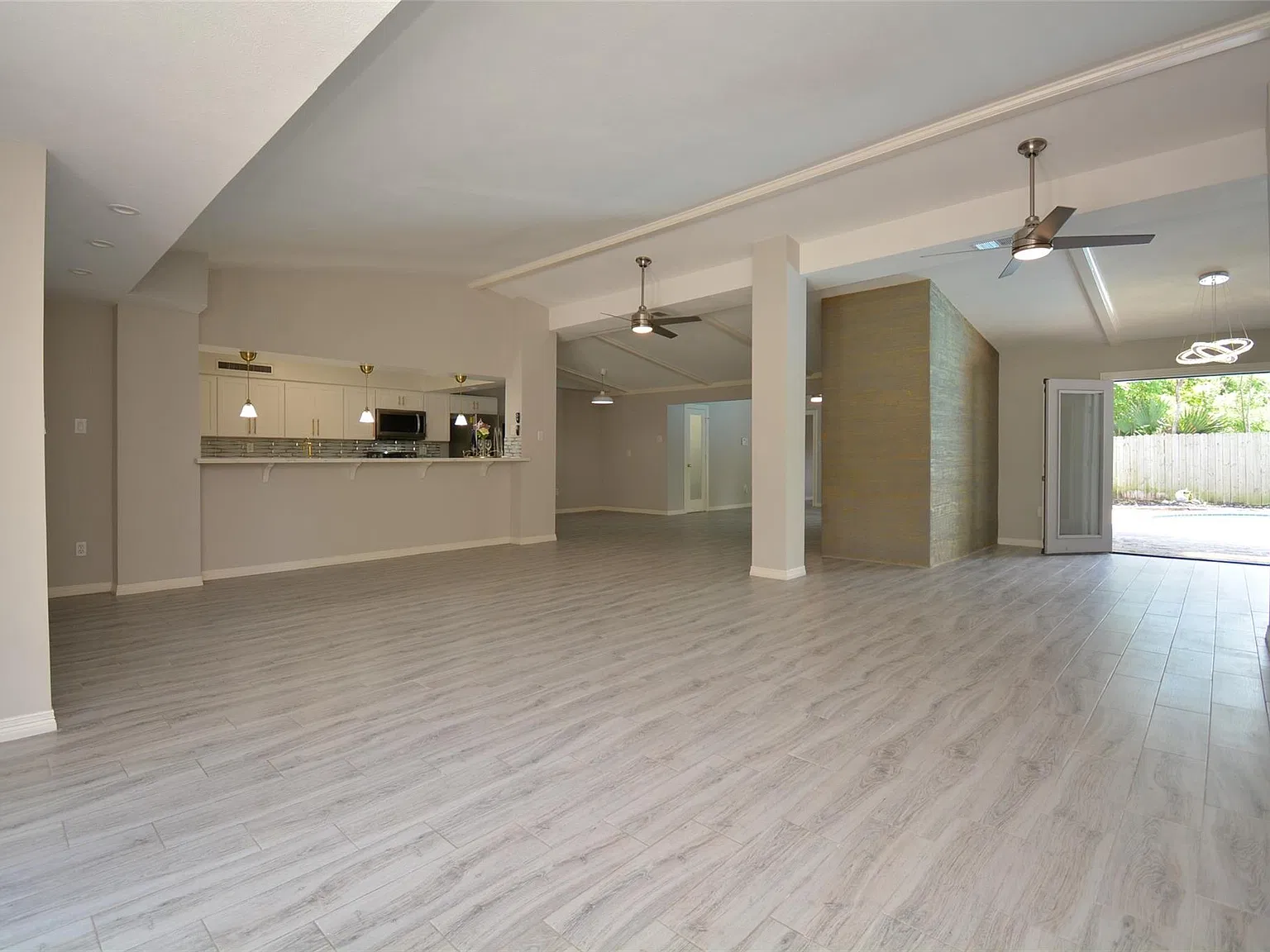4 bed, 3.5 bath, 2580 sqft, $3,200 — Photo 4