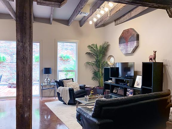 3rd image of 840 Tchoupitoulas St APT 210