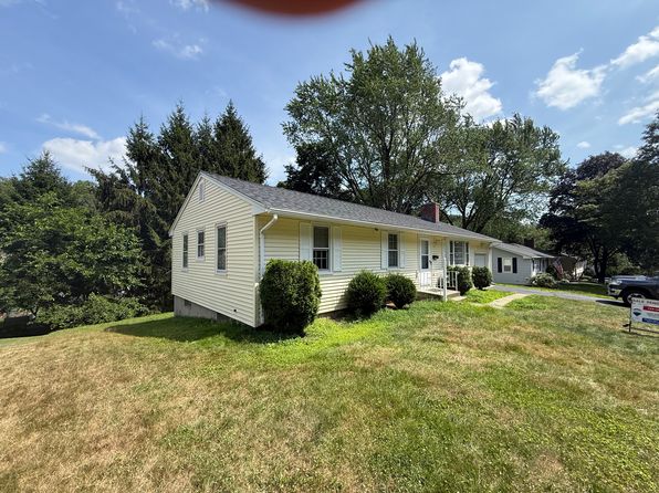 27 Pine Tree Dr