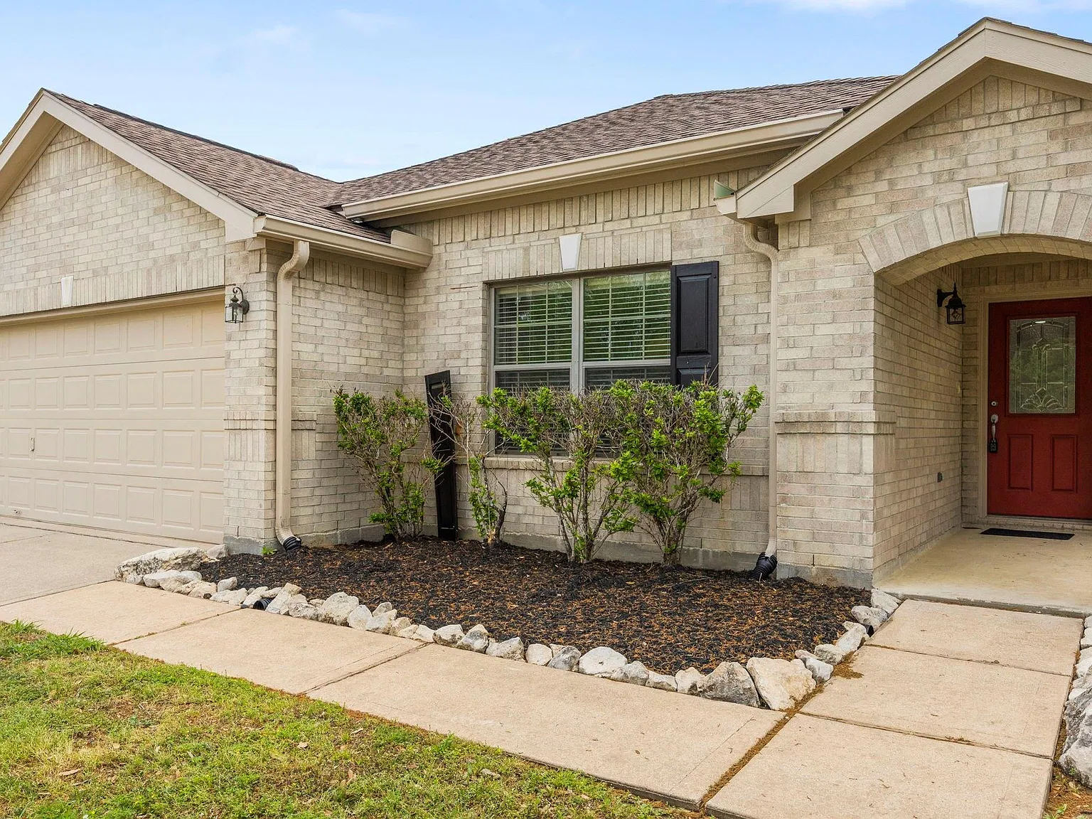 3 bed, 2.0 bath, 2180 sqft, $2,200 — Photo 4