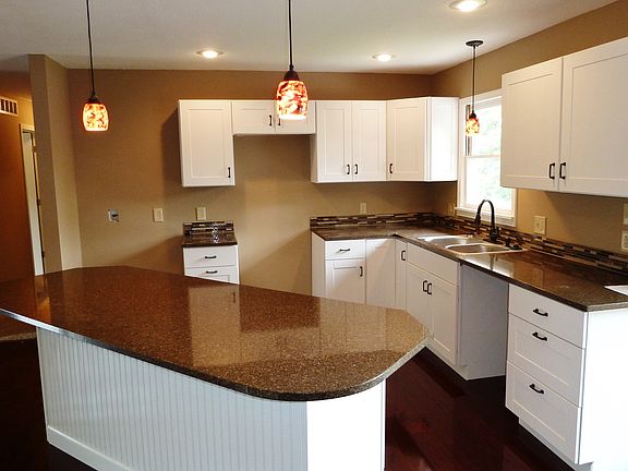 2nd image of 3225 Park Cir