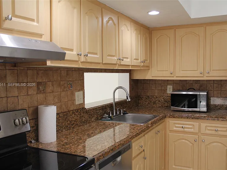 8700 SW 133rd Avenue Rd #301 — Photo 28