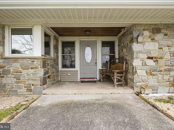 3rd image of 5111 Hanover Pike