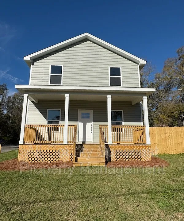 300 Bowman St