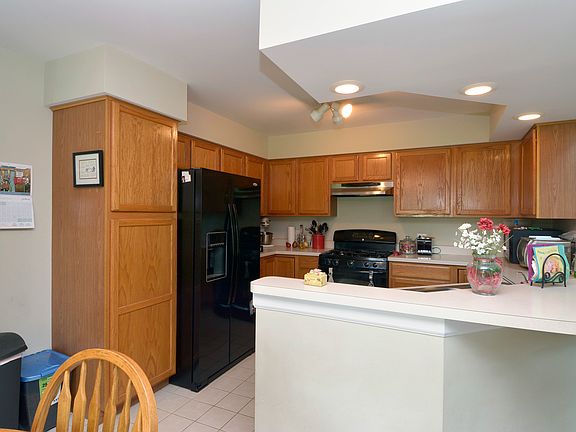 3rd image of 214 Jessica Dr