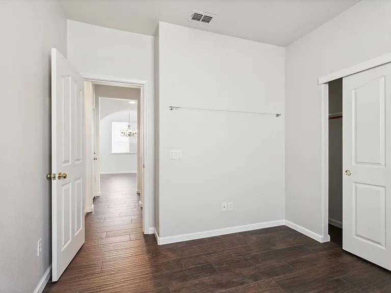 5409 Banfield Dr — Photo 7