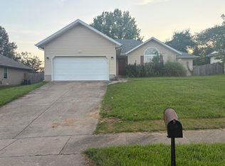 1847 S Casa Grande Ave, Springfield, MO 65802