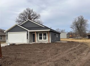 190 Elm St, Holt, MO 64048