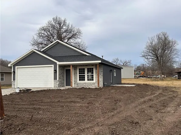 190 Elm St, Holt, MO 64048