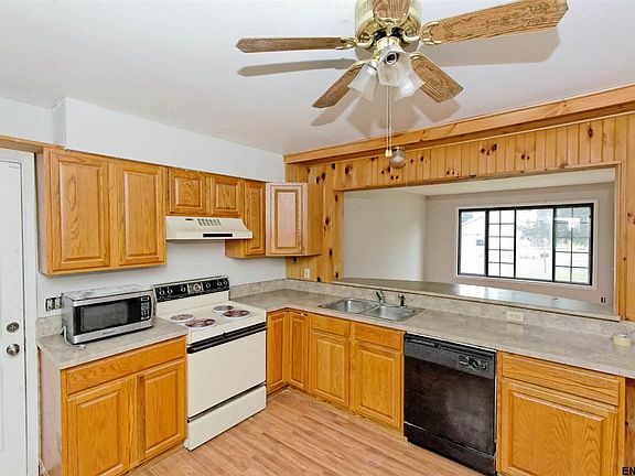 4th image of 36 Riverview Dr