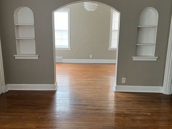 5th image of 881 N Auburndale St