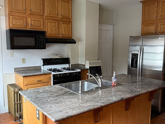 3rd image of 871 Atlantic Ave Suite A