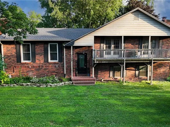 1102 W William St, Savannah, MO 64485