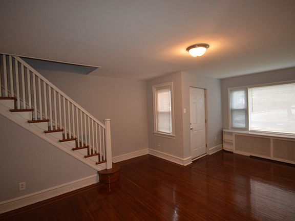 4th image of 402 E Upsal St