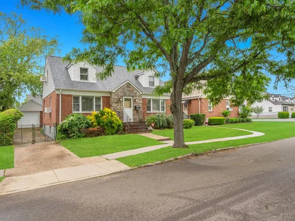 8610 250th St, Bellerose, NY 11426