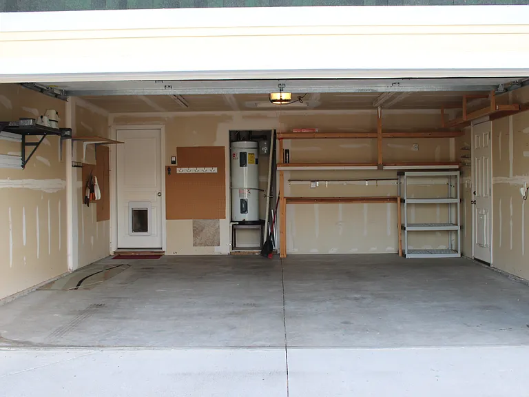 1409 E Raymond Dr — Photo 3