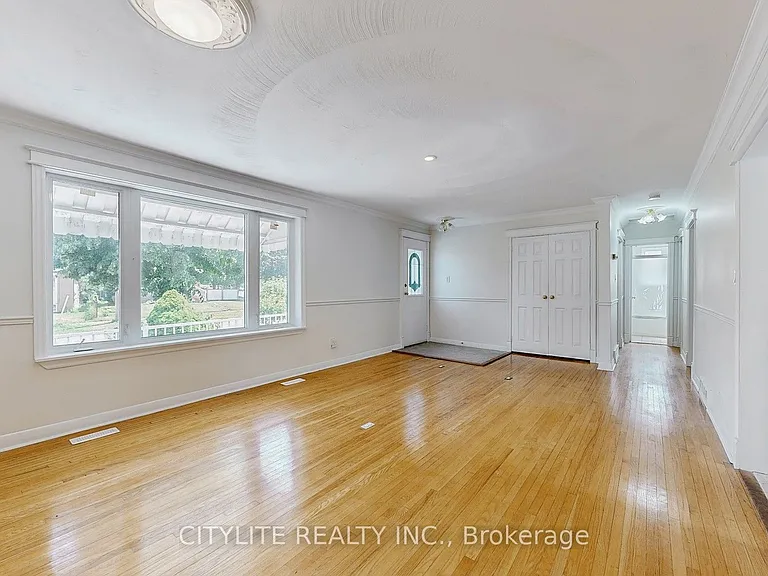 516 Monteith Ave — Photo 6