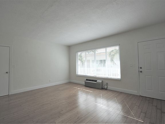 4th image of 7315 Carlyle Ave #18