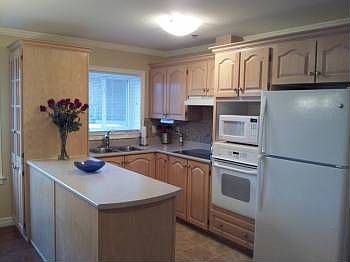 4th image of 320 Sterling St APT 3fw