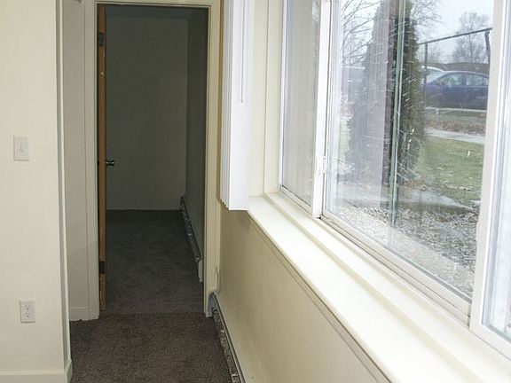 3rd image of 640 36th St SW APT 104