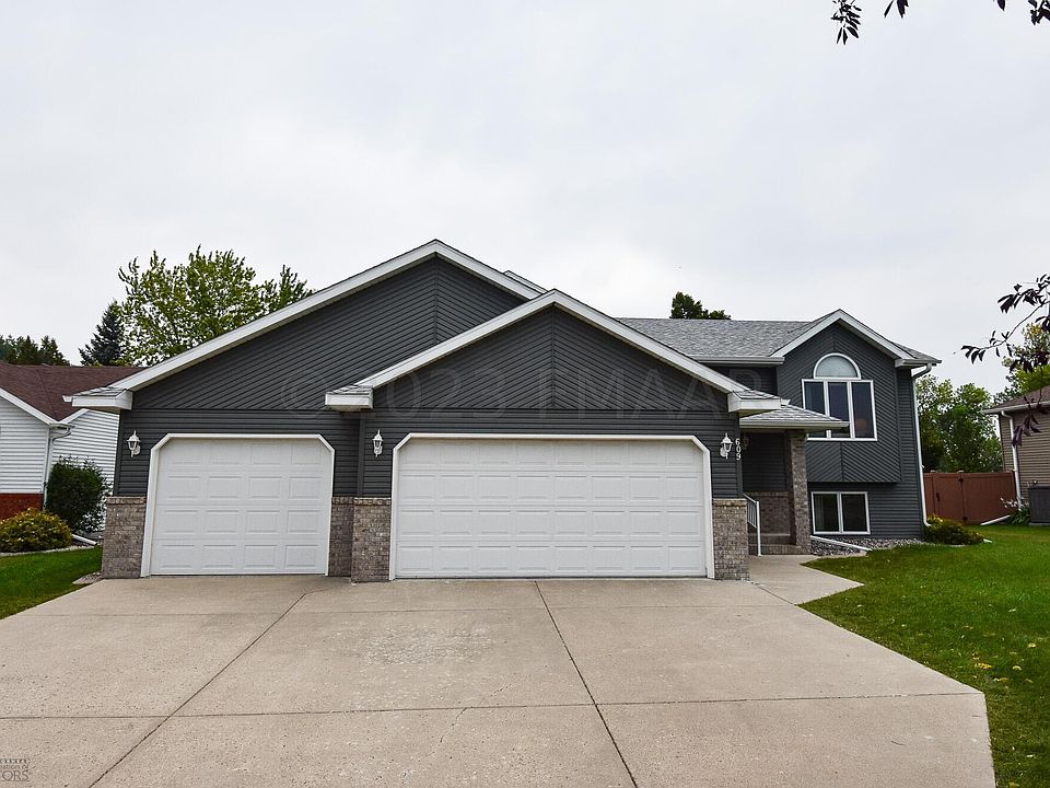 1st image of 609 10th St E