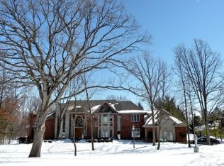 3975 Oak Pointe Ct, Rochester Hills, MI 48306