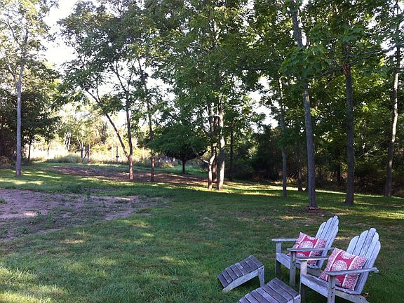 Looking toward back property