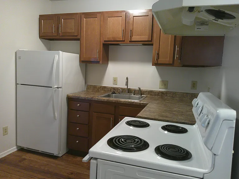 KINGSGATE VILLAGE APARTMENTS — Photo 22