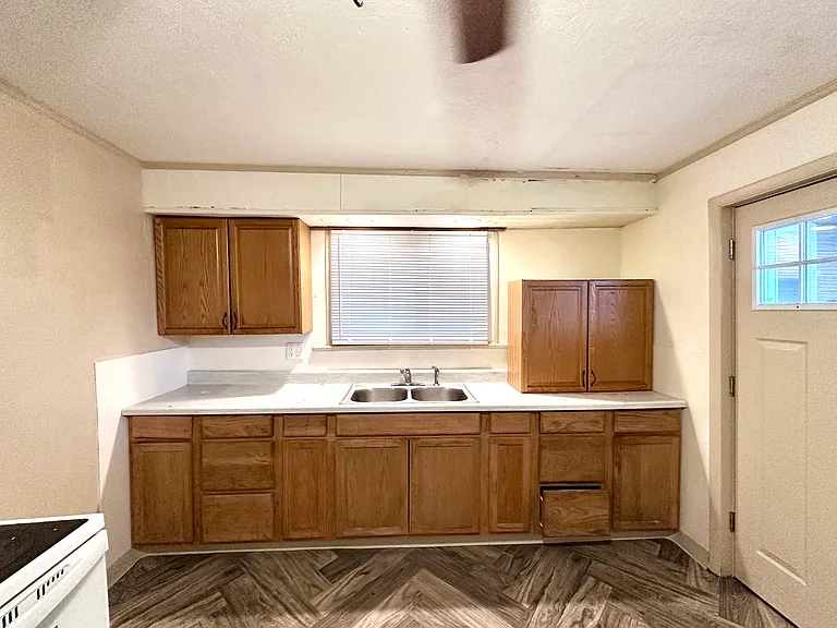 115 E Home St — Photo 19