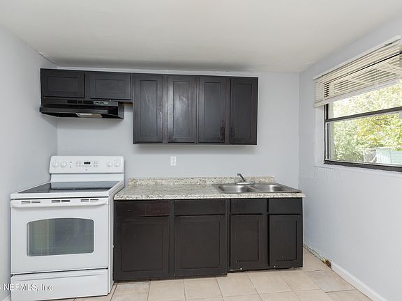 5th image of 1598 W 33RD Street