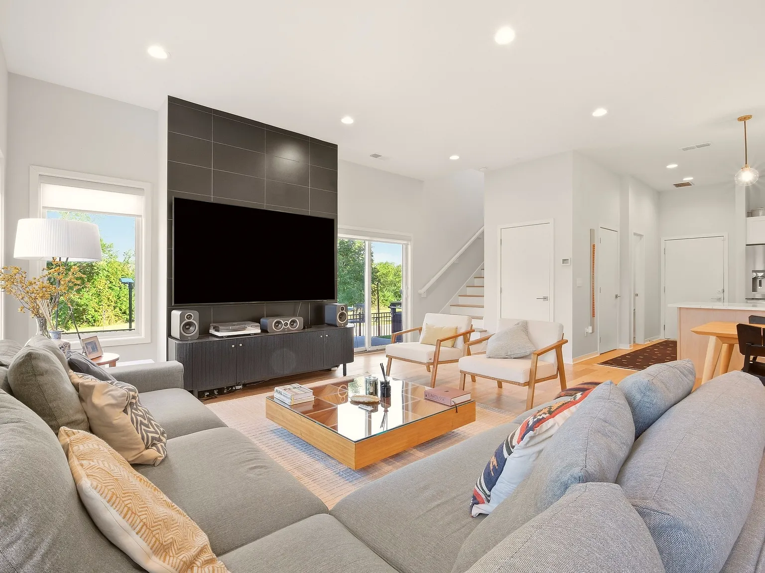 3 bed, 1574 sqft, $3,400 — Photo 4