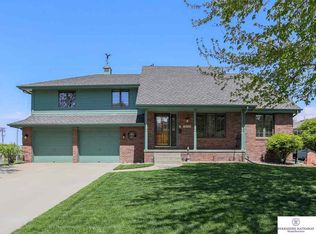 16842 Pierce St, Omaha, NE 68130