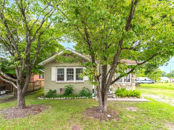 409 N Sellers St #10, Selma, NC 27576