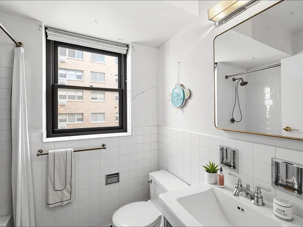 165 East 72nd Street image 6 of 12