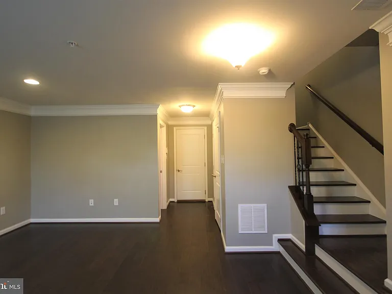 228 Compass Dr — Photo 7