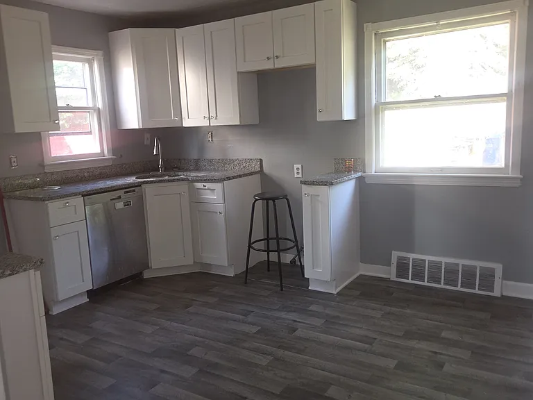 4407 Longwood Ave — Photo 18
