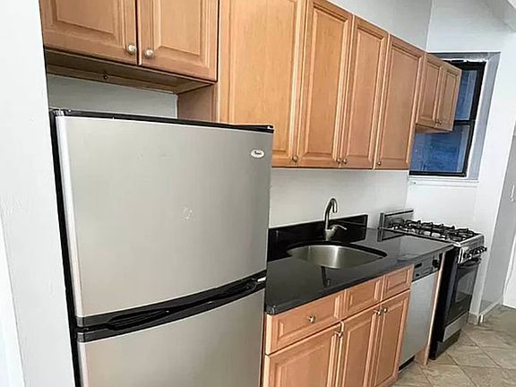 4th image of 1614 2nd Ave APT 2A