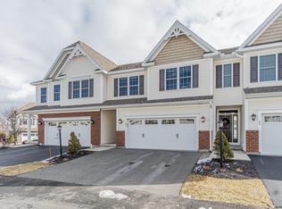 82 Andriana Ln, Albany, NY 12204
