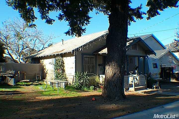1st image of 444 3rd Ave