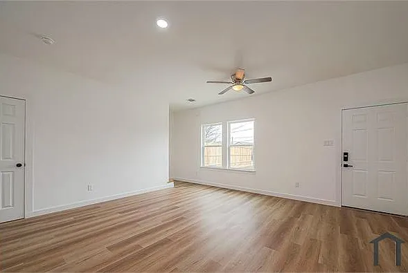 3 bed, 1190 sqft, $1,950 — Photo 4