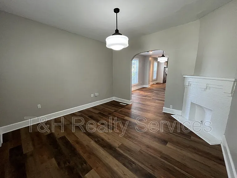 1123 Churchman Ave — Photo 2
