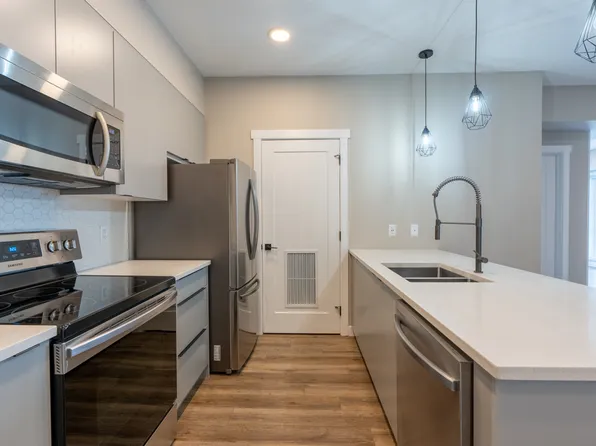 Dauk Commons at Stadium Yards