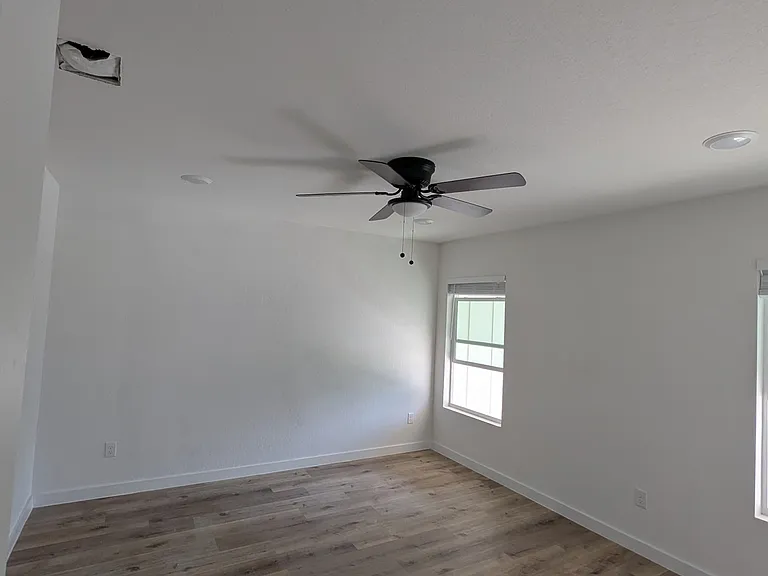 2105 Vista Rosa #B — Photo 14