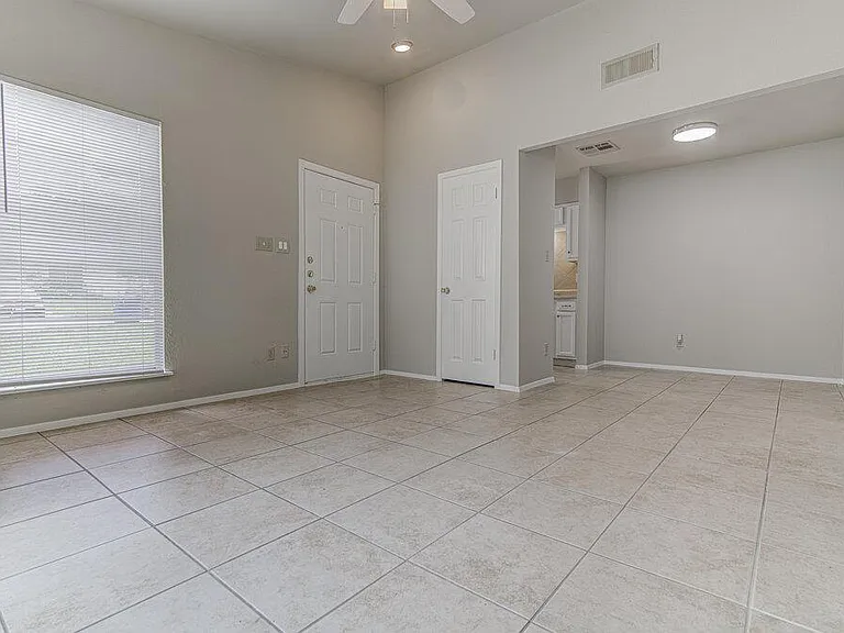 900 Sirocco Dr #B — Photo 5