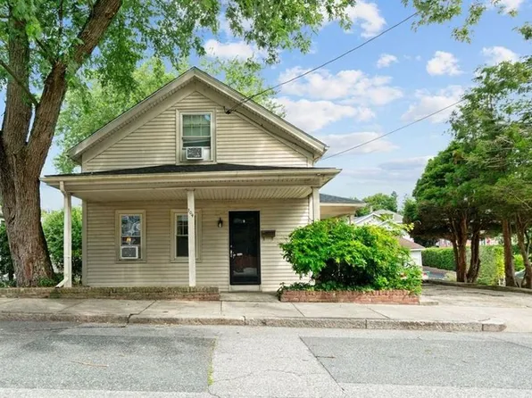 104 Jenckes St, Woonsocket, RI 02895