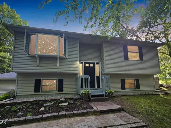 277 Water Forest Dr, Dingmans Ferry, PA 18328