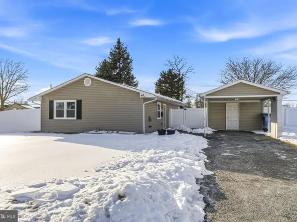 48 Gridiron Rd, Levittown, PA 19057
